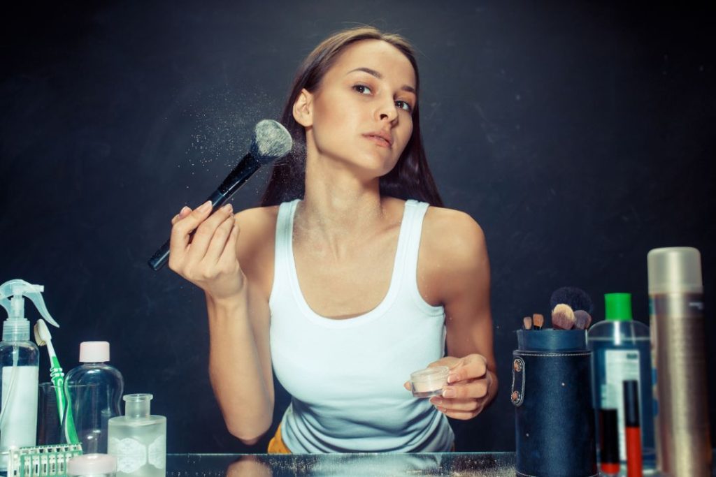 5 Surprising Reasons Why Wearing Makeup on Workouts Can Be Harmful